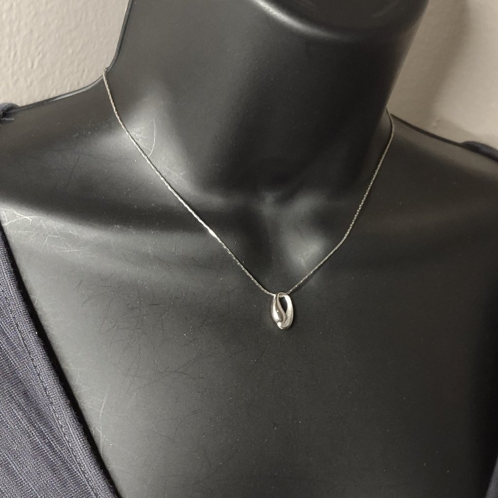 Vintage Silver Tone 15 Inch Monet Pendant Necklace